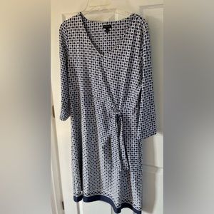 jersey shift dress in blue. Sz XL w/runched waist. Blue border slenderizes. $10